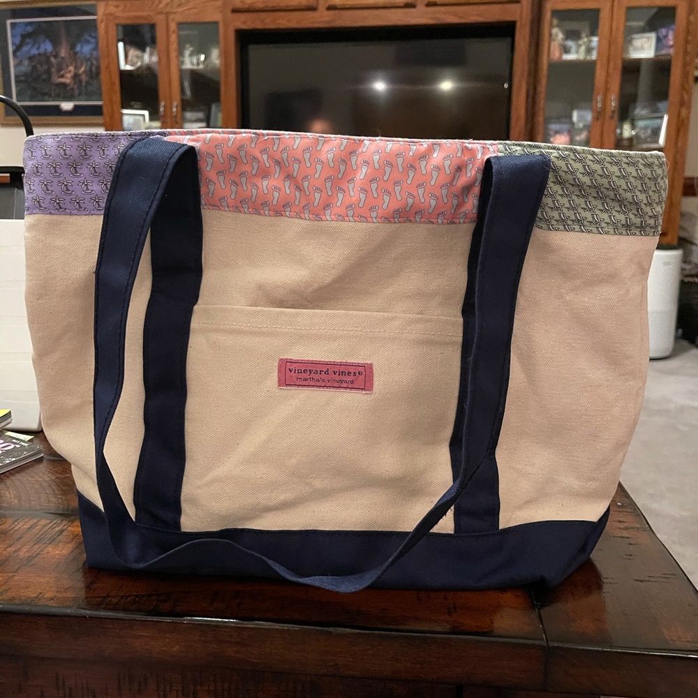 Good used condition vineyard vines tote bag